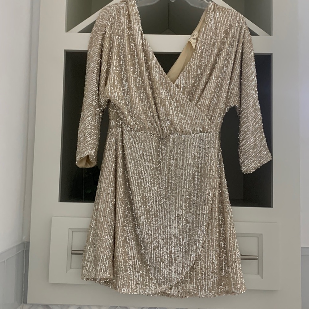 Style Rack champagne silver sequin dress. size M. NWT Great Christmas Dress